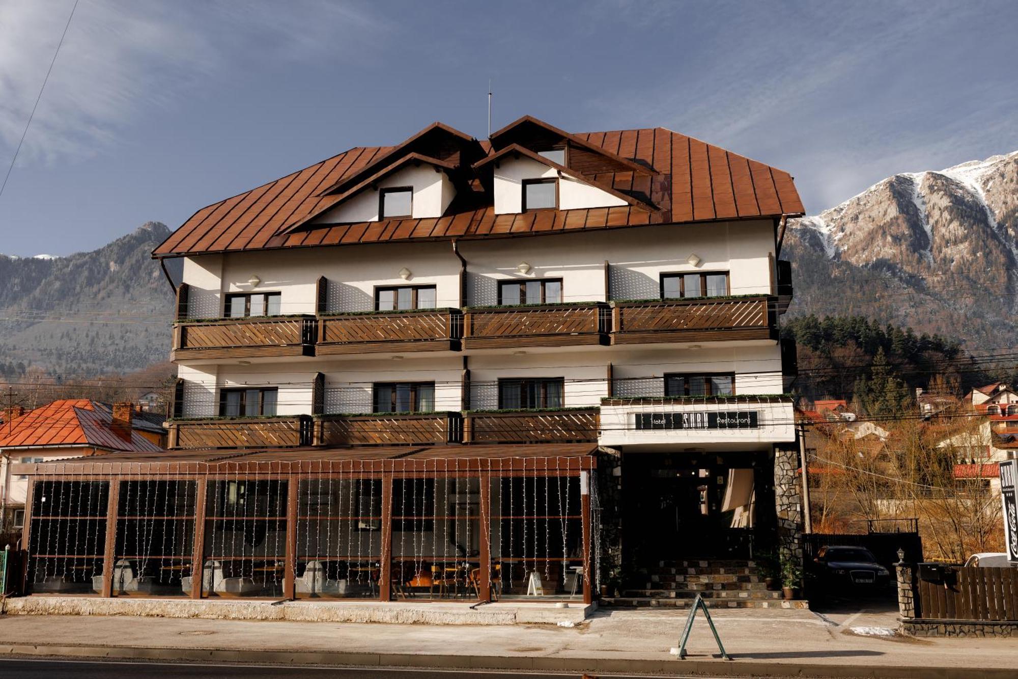 Suru Hotel & Restaurant Buşteni Exterior foto